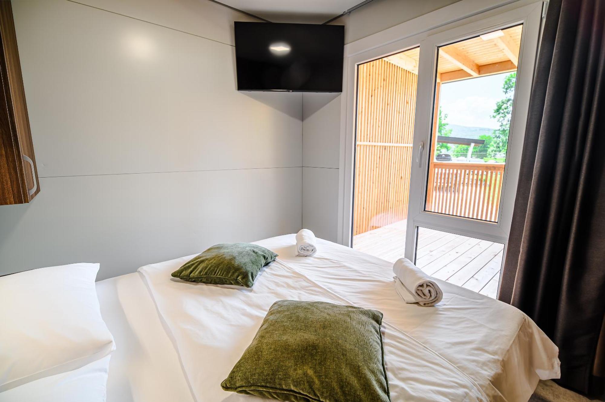 Premium Mobile Homes With Thermal Riviera Tickets Чатеж-об-Сави Экстерьер фото
